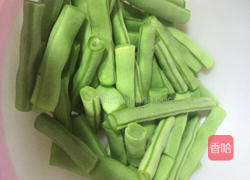 菜豆辣椒小炒肉的做法图解1