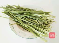 韭菜煎饼的做法图解1