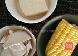 平菇玉米豆腐汤的做法图解1