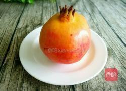 鲜榨石榴汁的做法图解1