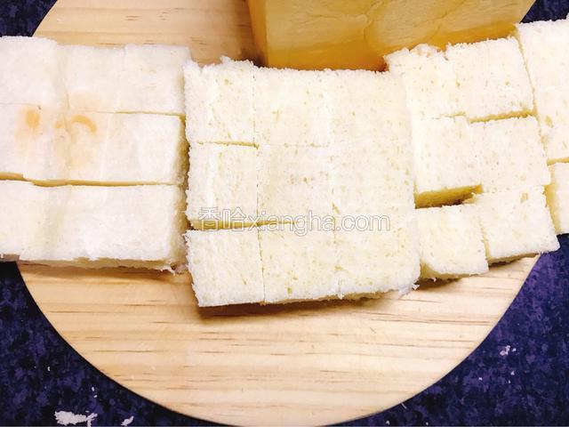 分别再切9块小方块。一共27个方块。