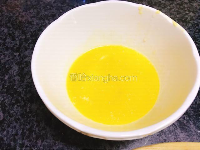 微波炉加热50秒后搅拌均匀。