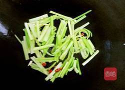 芹菜炒木耳的做法图解4