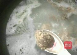 白菜火腿肠丸子汤的做法图解3