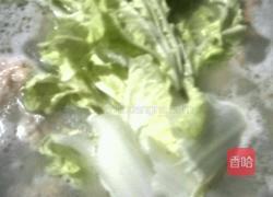 白菜火腿肠丸子汤的做法图解4