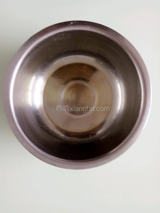 容器里抹一层油！