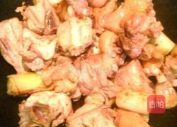 金菇原味鸡汤的做法图解5