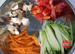 素菜汤面条的做法图解1