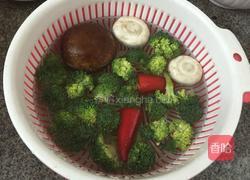 海鲜意粉的做法图解1