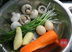 白菜猪肉水饺的做法图解1