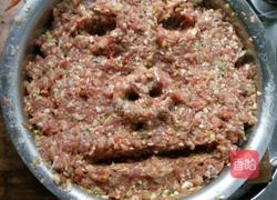 白菜猪肉水饺的做法图解6