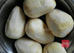 红枣银耳芋头汤的做法图解2