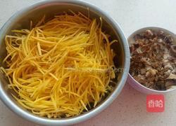 黄萝卜猪肉饺子的做法图解2