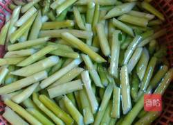 家常炒海鲜菇芦笋的做法图解4