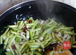 家常炒海鲜菇芦笋的做法图解8