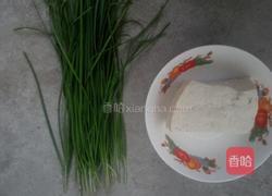 韭菜炒豆腐的做法图解1