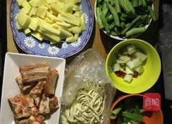 铁锅排骨焖面的做法图解1