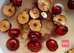 桃胶炖皂角米的做法图解1