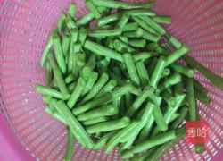 干煸豆角的做法图解1