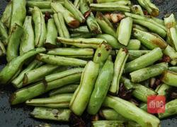 素烧豆角的做法图解4