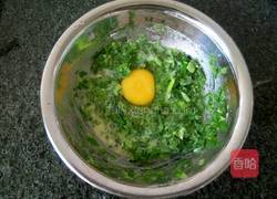 芹菜叶鸡蛋饼的做法图解2