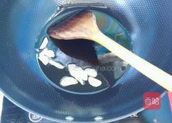 红椒炒蘑菇的做法图解4