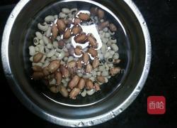 眉豆花生鸡脚汤的做法图解2