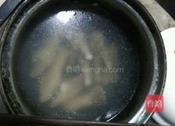 眉豆花生鸡脚汤的做法图解4