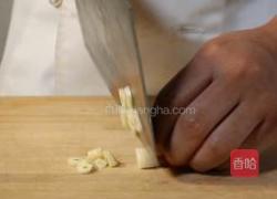 剁椒青蒜炒鸡蛋的做法图解1