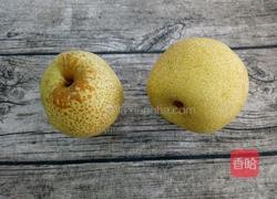 鲜榨梨汁的做法图解1