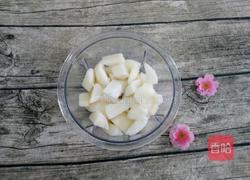 鲜榨梨汁的做法图解3