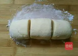 Illustration of how to make cornmeal, coconut and custard filling cake 3