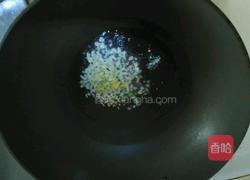 荷兰豆炒虾仁的做法图解2