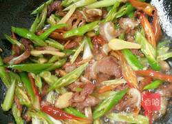 野生蕨菜炒脆骨的做法图解4