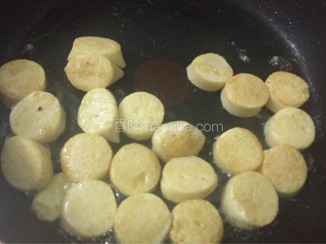 日本豆腐煎至两面金黄