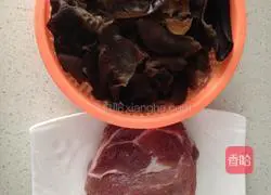 Illustration of how to make fungus dumpling stuffing 1