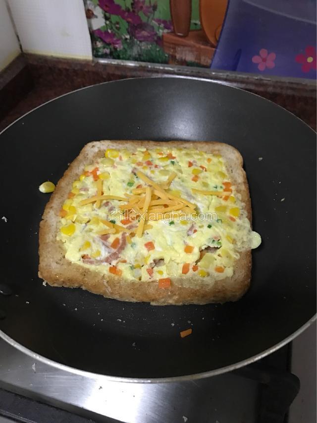 最好翻过来加点芝士粒就完成了