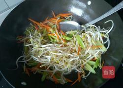 绿豆芽炒油豆腐的做法图解5