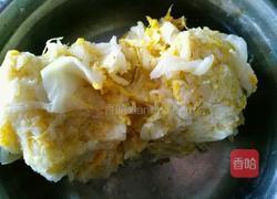 大骨头炖酸菜的做法图解3