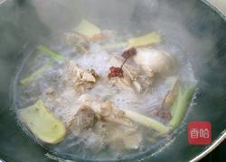 大骨头炖酸菜的做法图解6