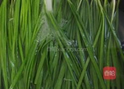 鸭蛋韮菜的做法图解1