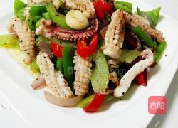 西芹尖椒炒鱿鱼的做法图解12