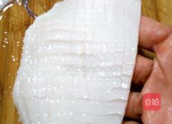 西芹尖椒炒鱿鱼的做法图解2