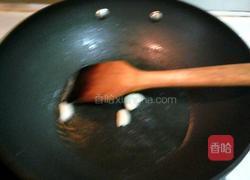 西芹尖椒炒鱿鱼的做法图解4