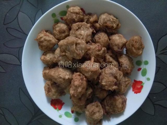 准备炸好的丸子适量