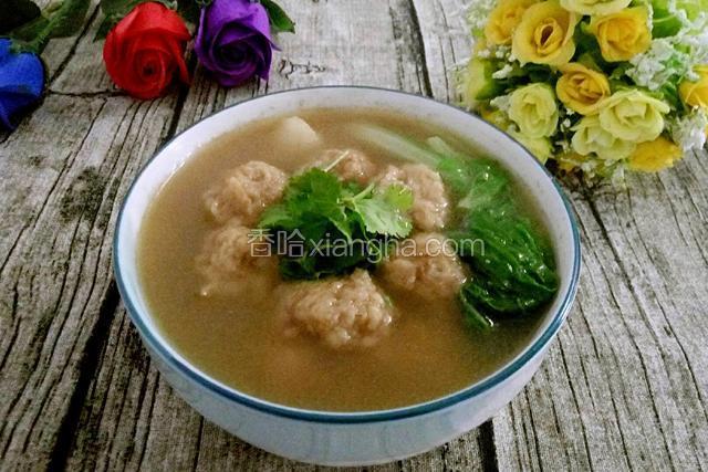 盛入碗内放入适量香菜即可