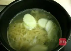 Illustration of how to make shrimp pasta 10