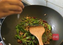 尖椒炒肥肠的做法图解8