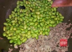 毛豆炒肉末的做法图解3