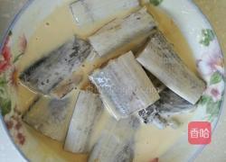 炸带鱼段的做法图解3